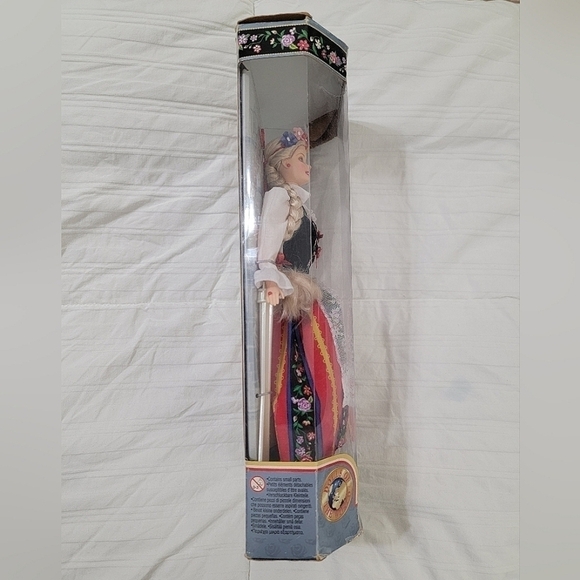 Barbie Polish Dolls of the World Collectors Edition - Picture 2 of 6